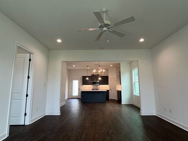 Foto del edificio - Beautiful new construction in Watson!