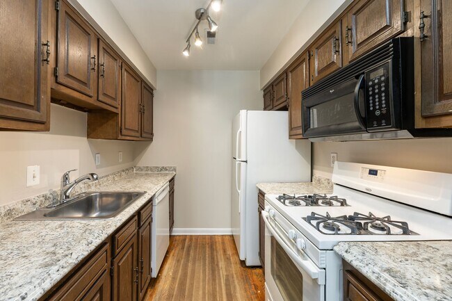 Foto del edificio - 2706 Ontario Rd NW