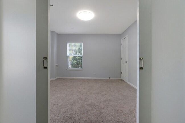 Building Photo - 130 Waterbury Cir