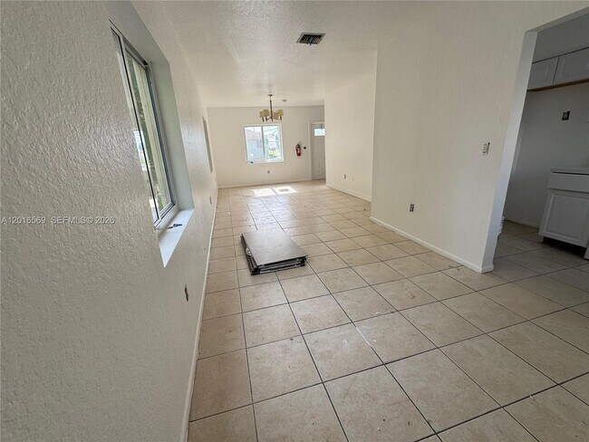 Foto del edificio - 8301 NW 5th Ave