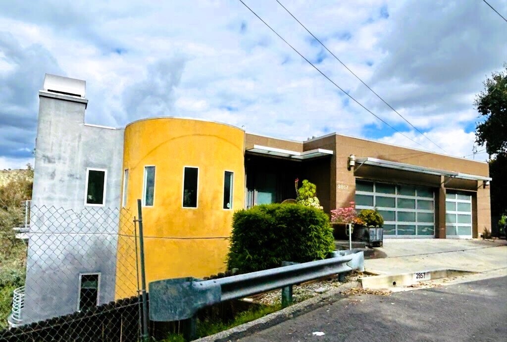 Building Photo - 2857 El Roble Dr