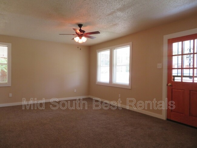 Building Photo - 3251 Madewell St