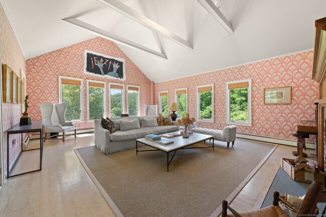 Building Photo - 255 Smith Hill Rd