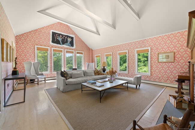 Foto del edificio - 255 Smith Hill Rd