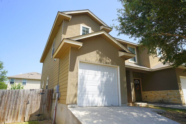 Foto del edificio - Lovely Townhome Living in the Northside Sc...