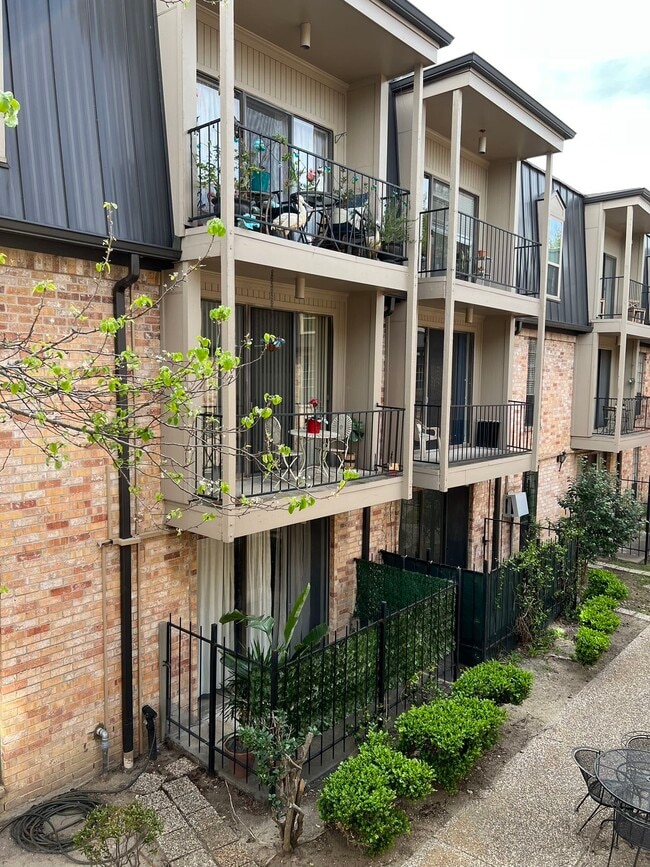 Foto del edificio - 2475 Underwood St