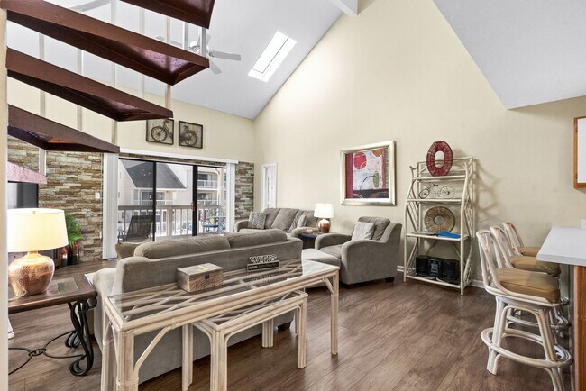 Foto del edificio - ***Free Utilities ** Seasonal Rental Avail...