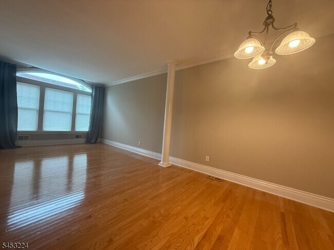 Foto del edificio - 225 Sherman Ave