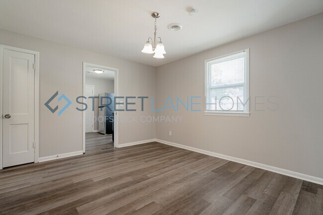Building Photo - NOW OFFERING $250 OFF FIRST FULL MONTH IF ...