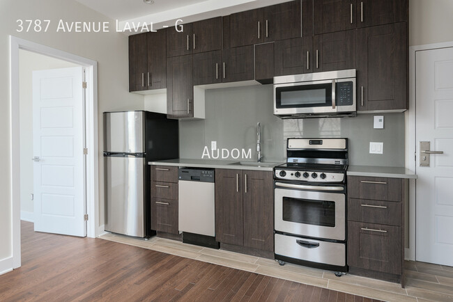 Building Photo - 3787 Av. Laval