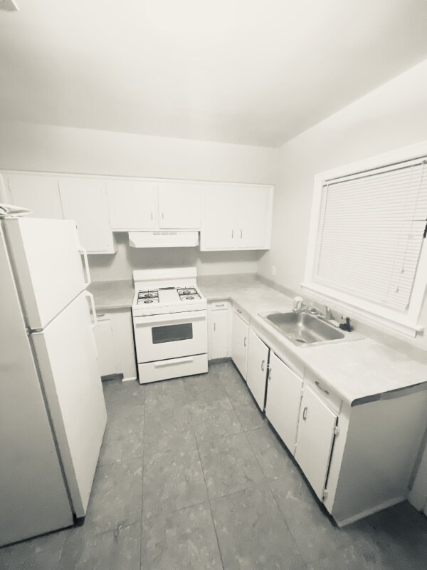 Foto del edificio - 2427 Laurel Dr