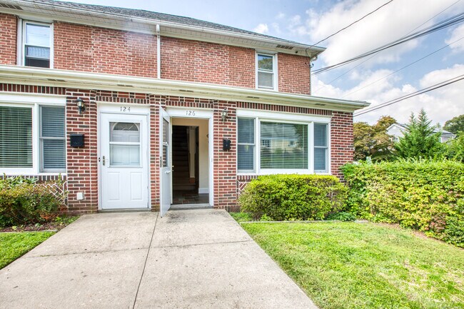 Foto del edificio - 126 Pemberwick Rd