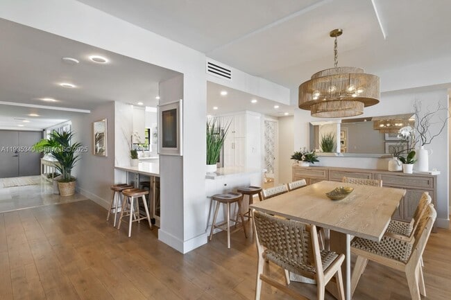 Foto del edificio - 141 Crandon Blvd