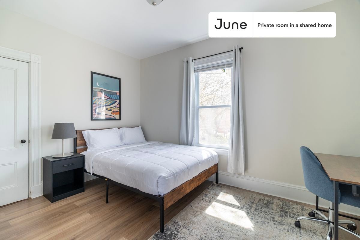 Primary Photo - Private bedroom in 3 bed/1 bath Home