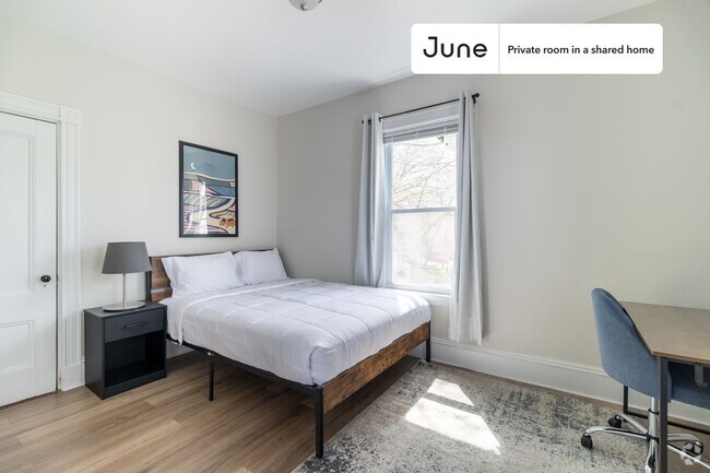Building Photo - Private bedroom in 3 bed/1 bath Home