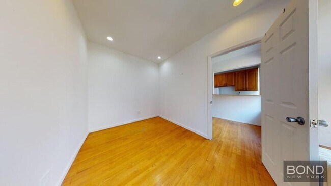 Building Photo - 2 bedroom in Manhattan NY 10003