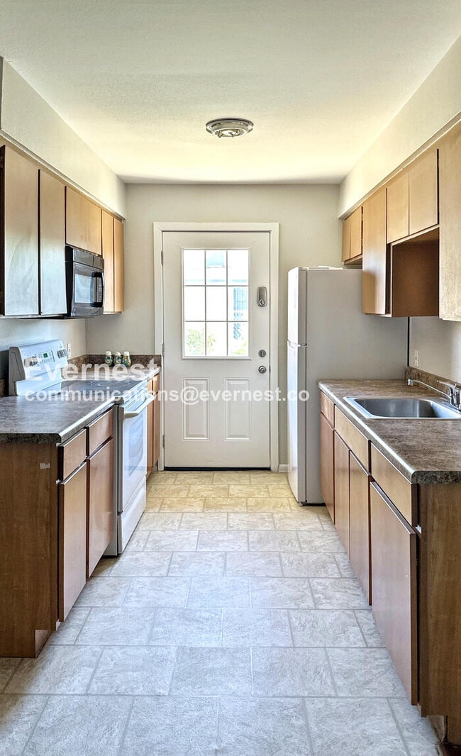 Foto del edificio - 825 E 5th St