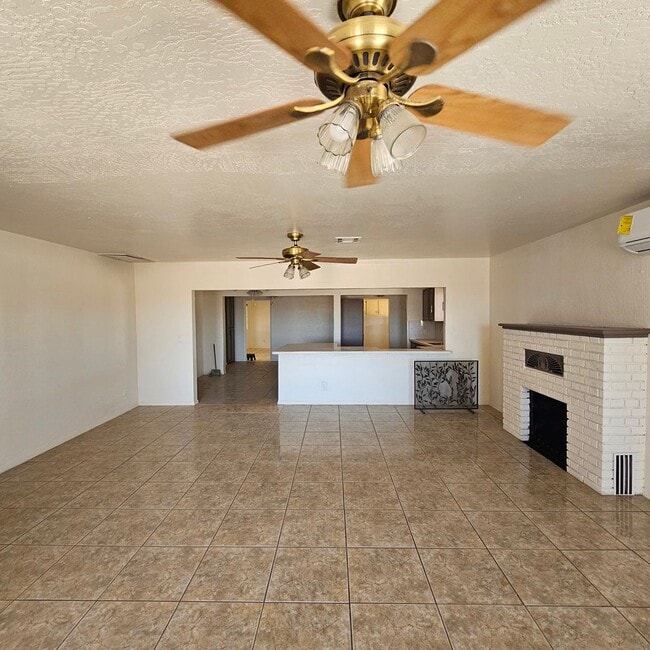 Building Photo - 3 bedroom/2 bath home for Rent