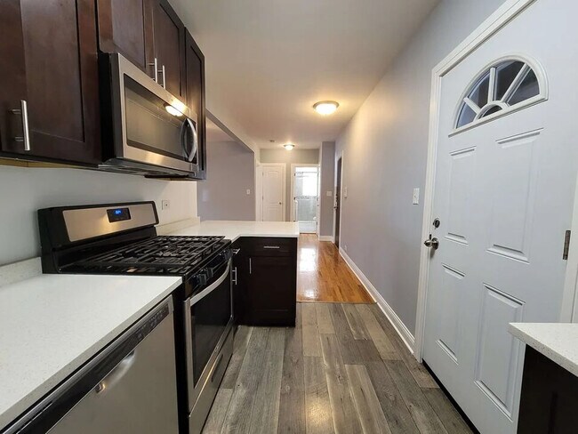 Foto del edificio - 3425 N Marshfield Ave