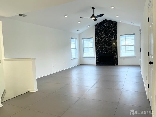 Building Photo - 162 Vasser Dr