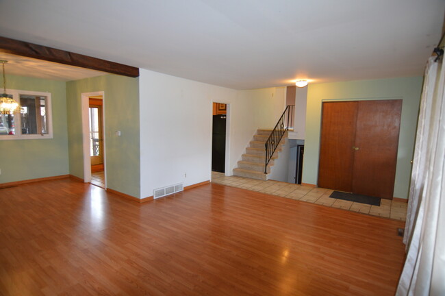 Building Photo - 89 Dartmoor Dr
