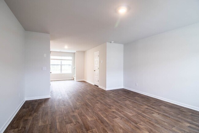 Building Photo - Amazing new community in Bloomingdale