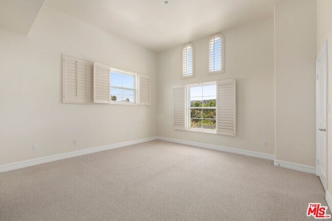 Foto del edificio - 4202 Whitsett Ave