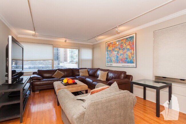 Foto del edificio - 247 E Chestnut St