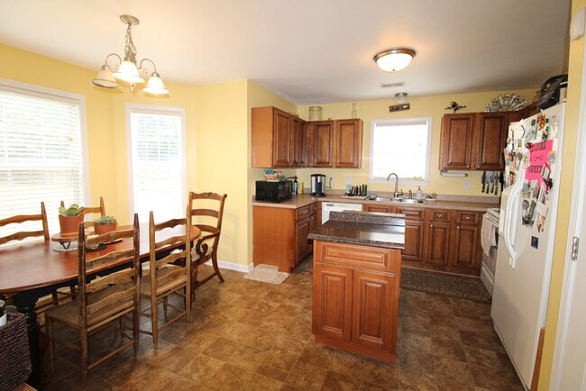 Foto del edificio - 1425 Mayfield Dr