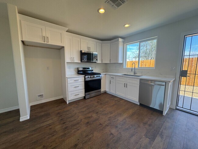 Building Photo - Brand New 2BR home with fenced yard