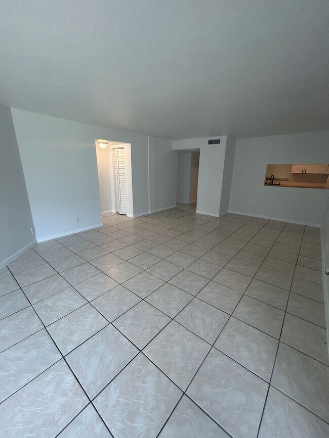 Foto del edificio - Now Leasing - Two bedroom condo with a pri...
