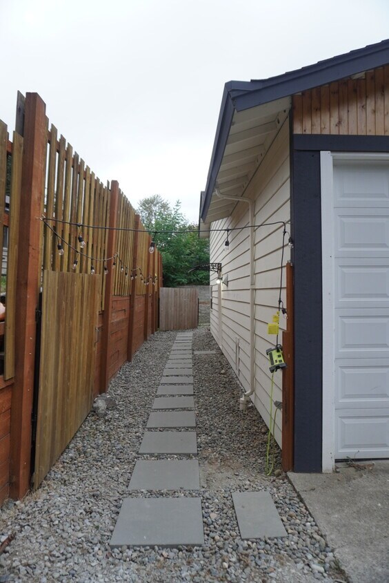Foto principal - 18408 Occidental Ave S