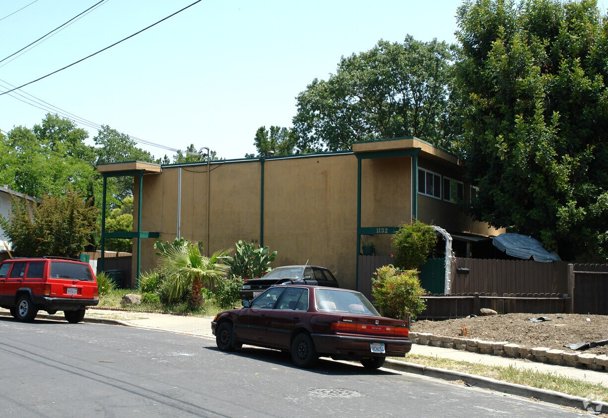 Primary Photo - 1132 Marilyn Way