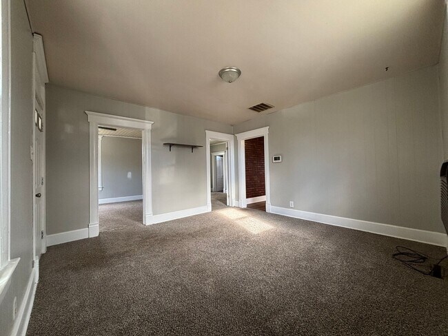 Foto del edificio - Coming soon Spacious 2-bedroom 1 bath home Available End of March!