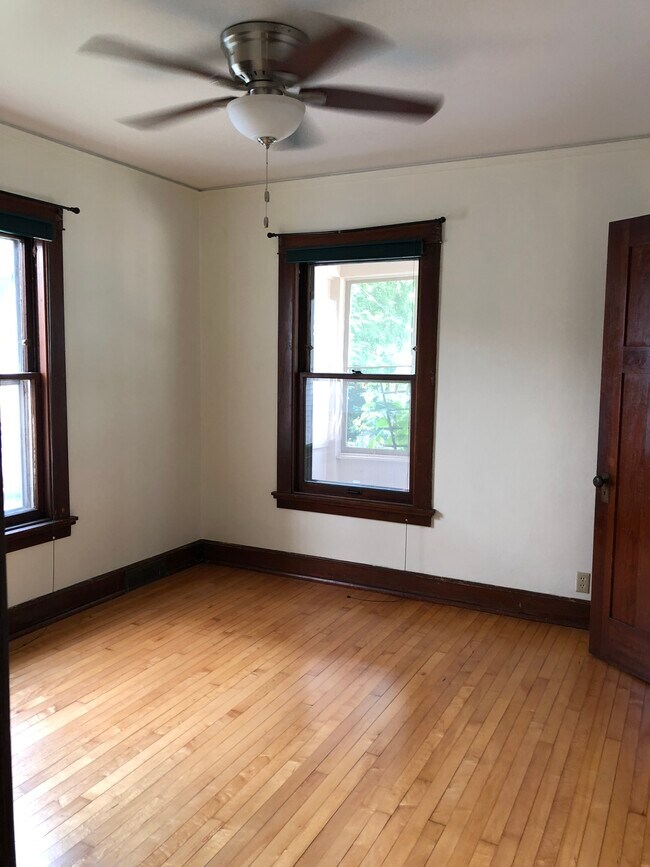 Building Photo - 1327 Spaight St