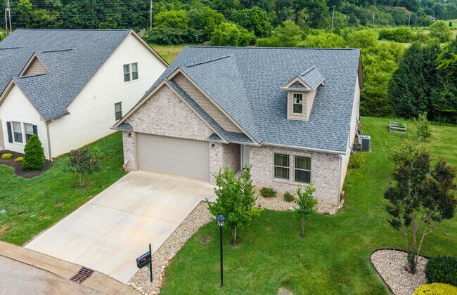 Building Photo - 127 Van Gilder Way