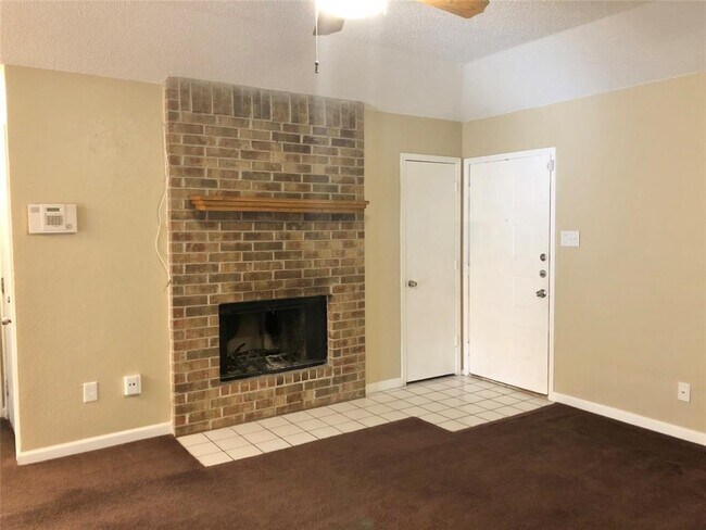 Foto del edificio - 445 Black Oak Ln