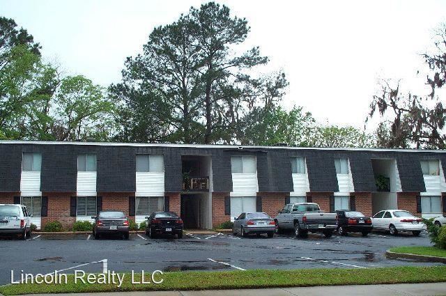 Foto principal - 1004 N Oak St