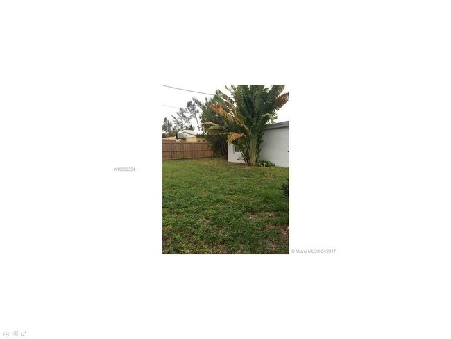 Foto del edificio - 1474 NE 183rd St