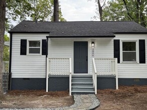 Building Photo - 2806 Robin Hood Dr