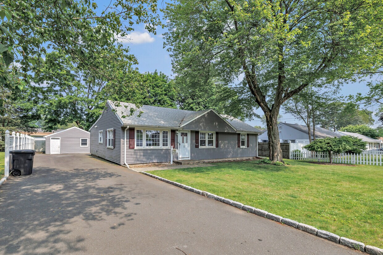 Primary Photo - 46 Daniel Dr