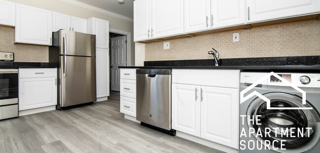 Photo - 648.5 W Roscoe St Apartment