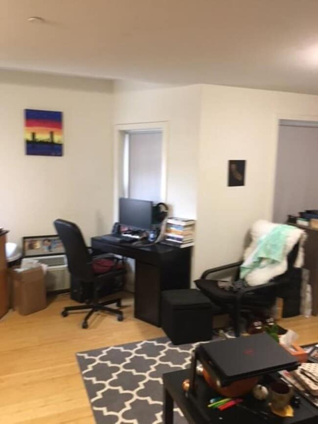 Building Photo - 61 Park Dr