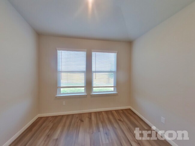 Foto del edificio - 13693 Paxton Blvd