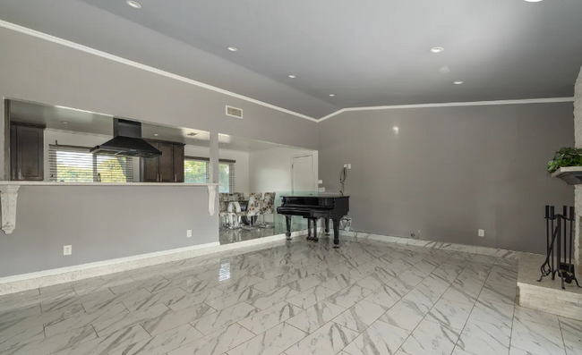 Foto del edificio - 30884 Sherman Rd