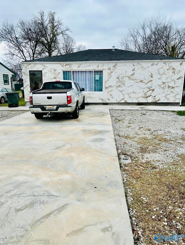 Primary Photo - 3605 6th Ave SW