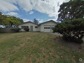 Building Photo - 1150 NW Walnut Blvd