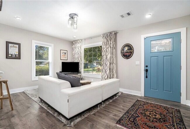 Foto del edificio - 671 Center Hill Ave NW