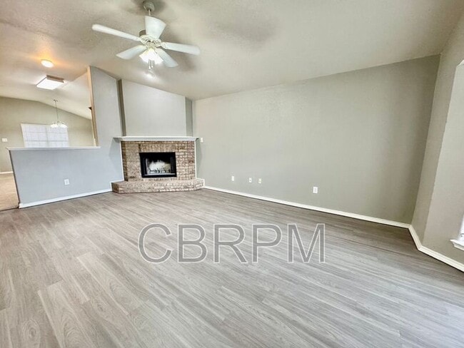 Building Photo - 3404 Oakridge Ave