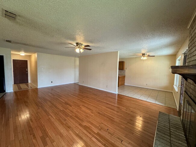 Building Photo - 360 Virtual Tour Available